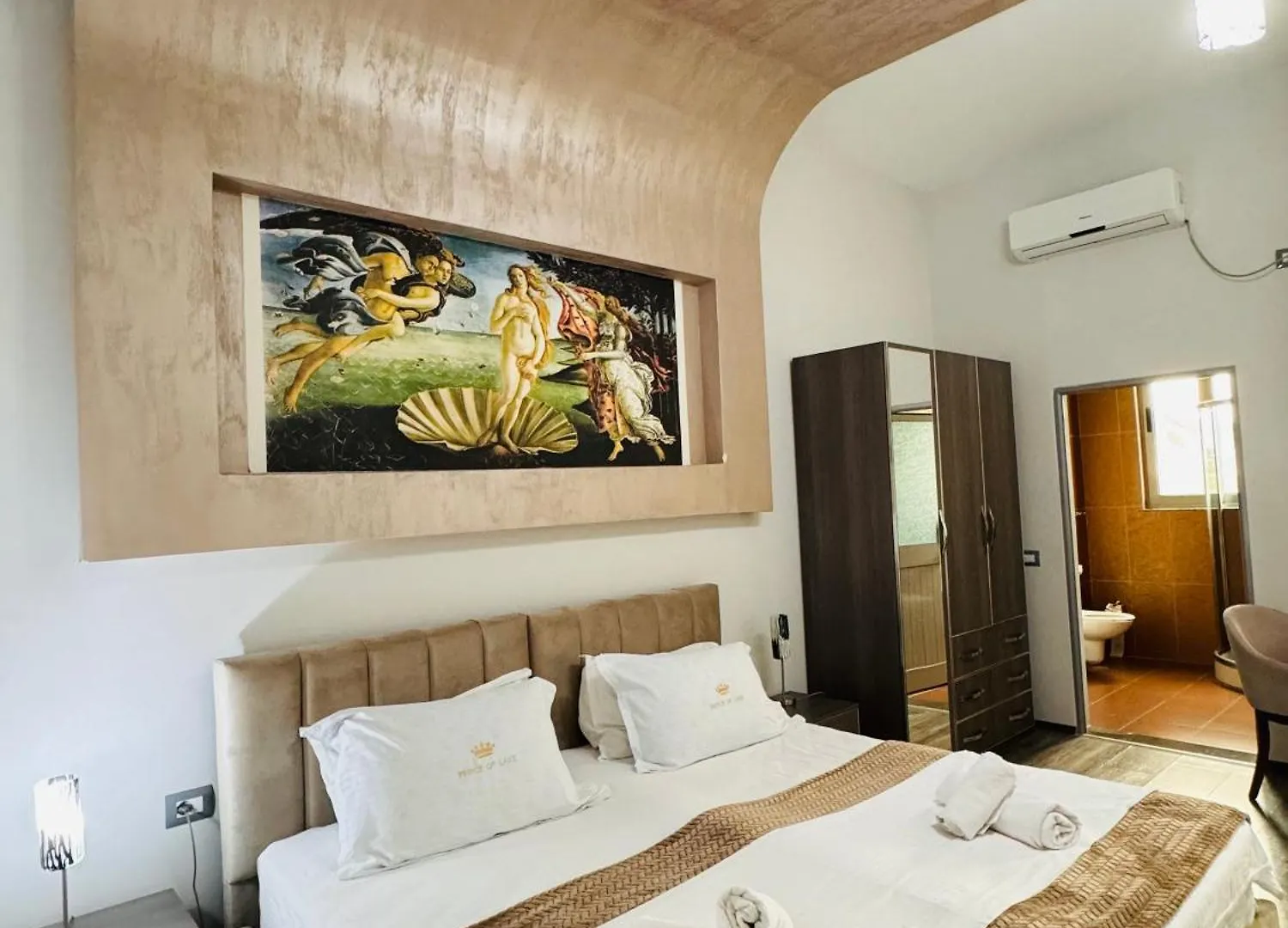 Prince Of Lake Hotel Canaj